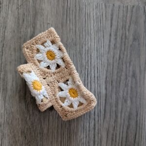 Granny Square Crochet Daisy Hair Clip - Tan and White